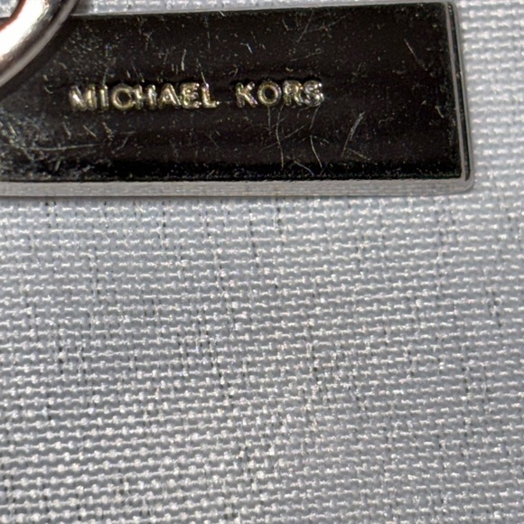 Michael Kors Blue Jet Set Large Pebbled Leather Smartphone Wallet - Picture 4 of 10